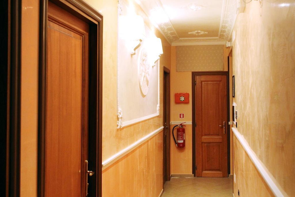 Funny Holiday Rome Room photo
